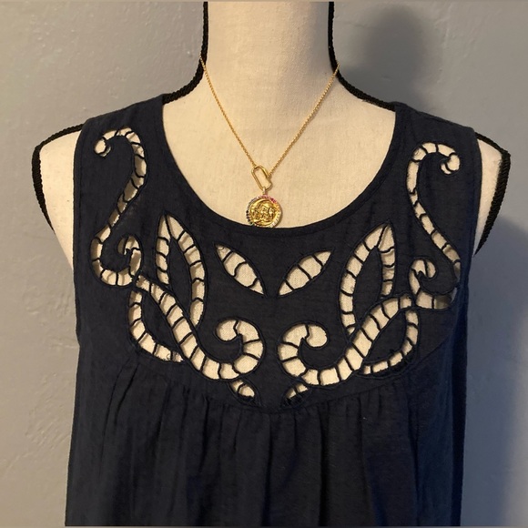 Navy blue Lucky ๐ Brand floral embroidered top - Picture 3 of 11